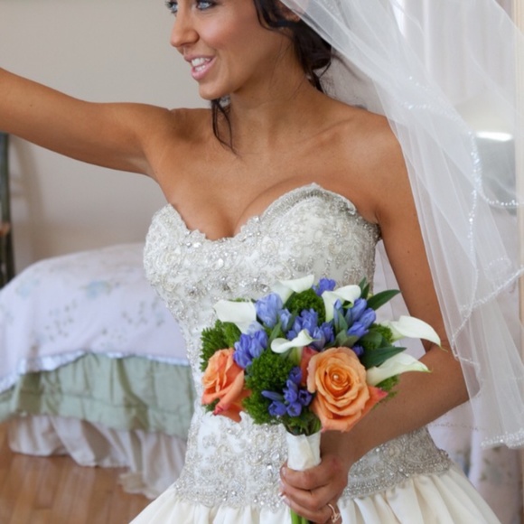 Stunning Ines Di Santo Custom Wedding Gown 🤍 - Picture 4 of 7